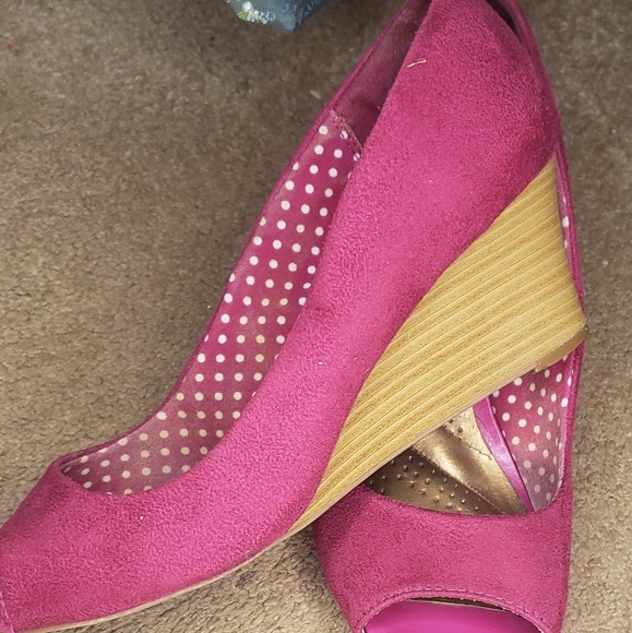 Dexter Shoes - Dexter open-toed women's wedge sandals in gorgeous pink color!